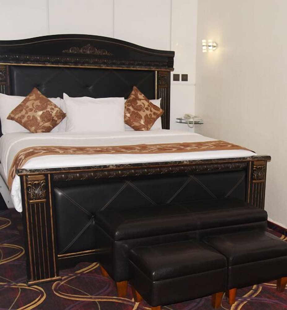Treasures Suites & Conferences 6/35