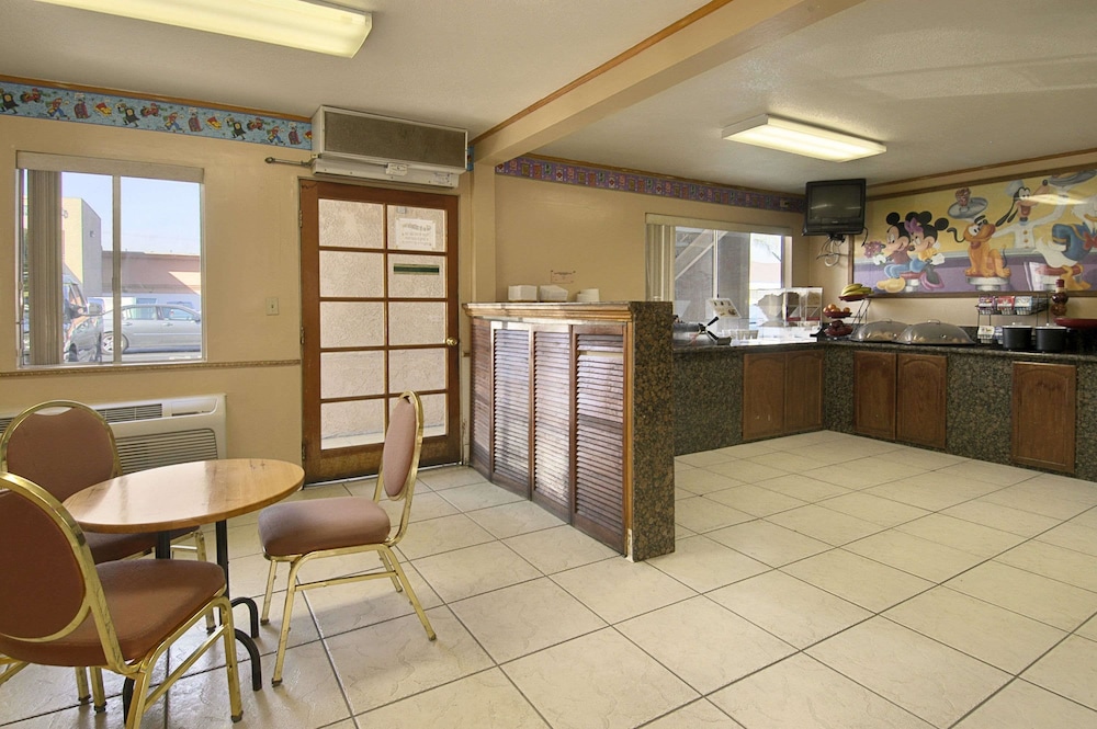 Solara Inn and Suites 6/33