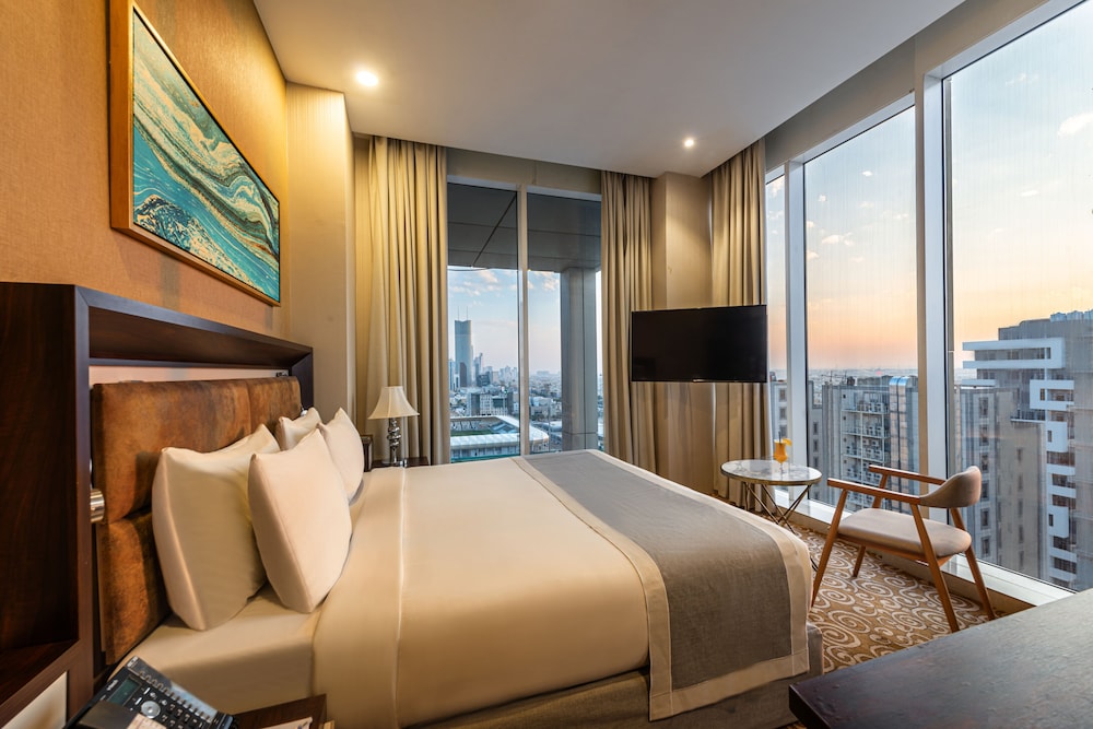 EXECUTIVE, SUITE