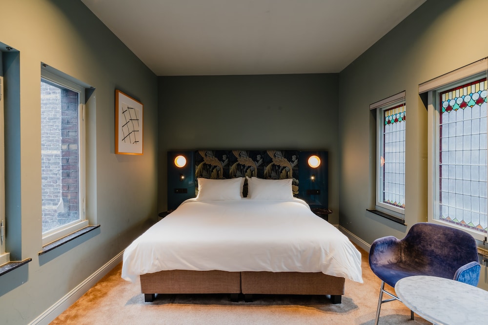FAMILY, MULTIPLE BEDS