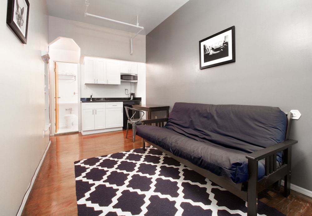 HOTEL 309 29/50