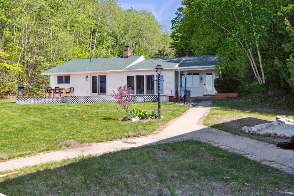Bay Inn of Petoskey 63/68