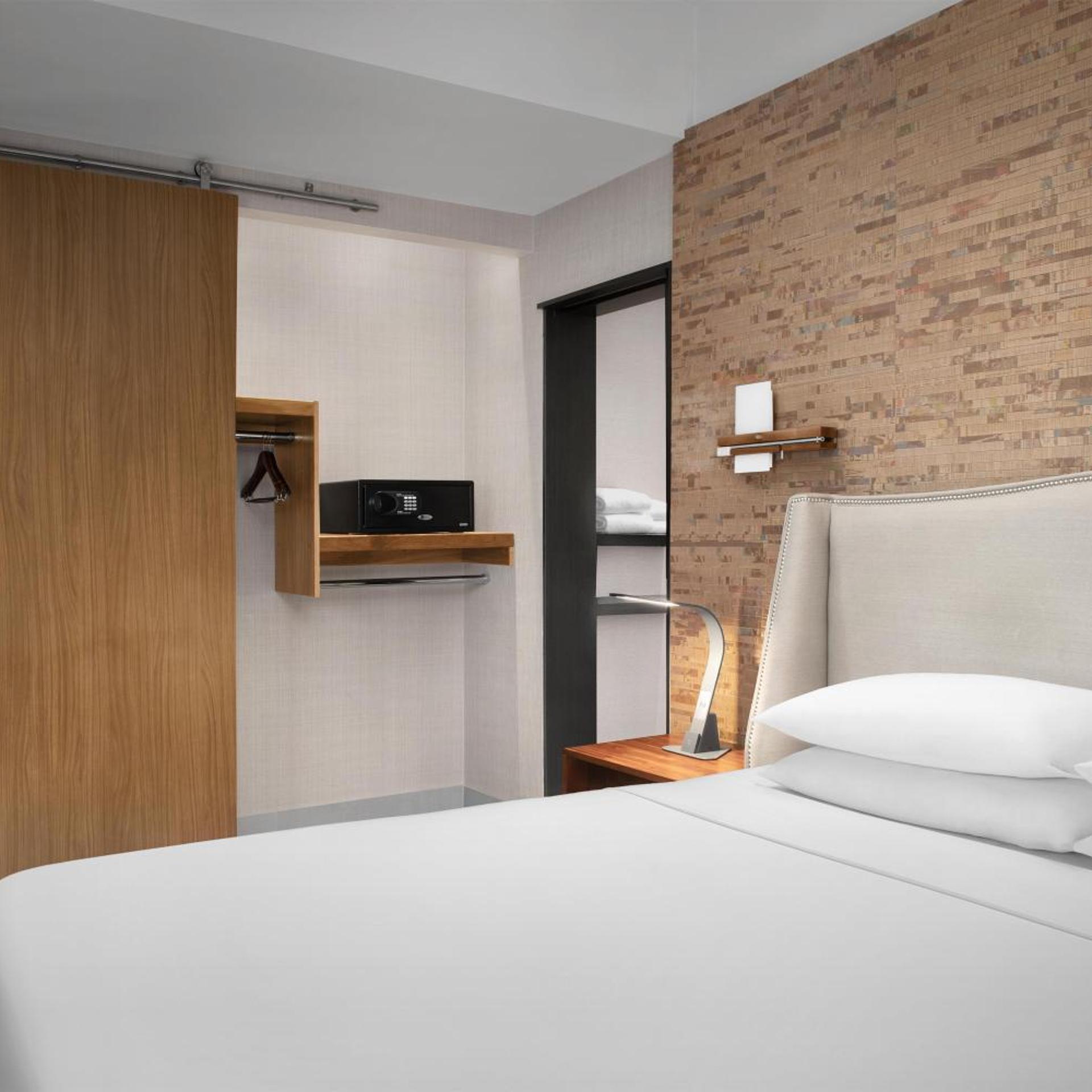 Empire, Suite, King Bed