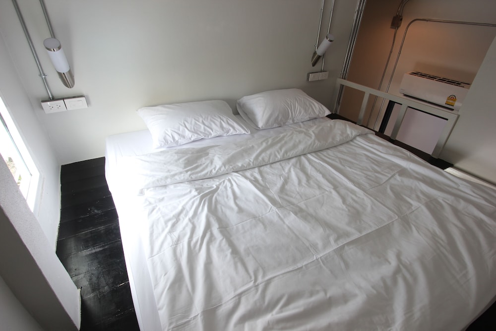 Diff Hostel 18/72