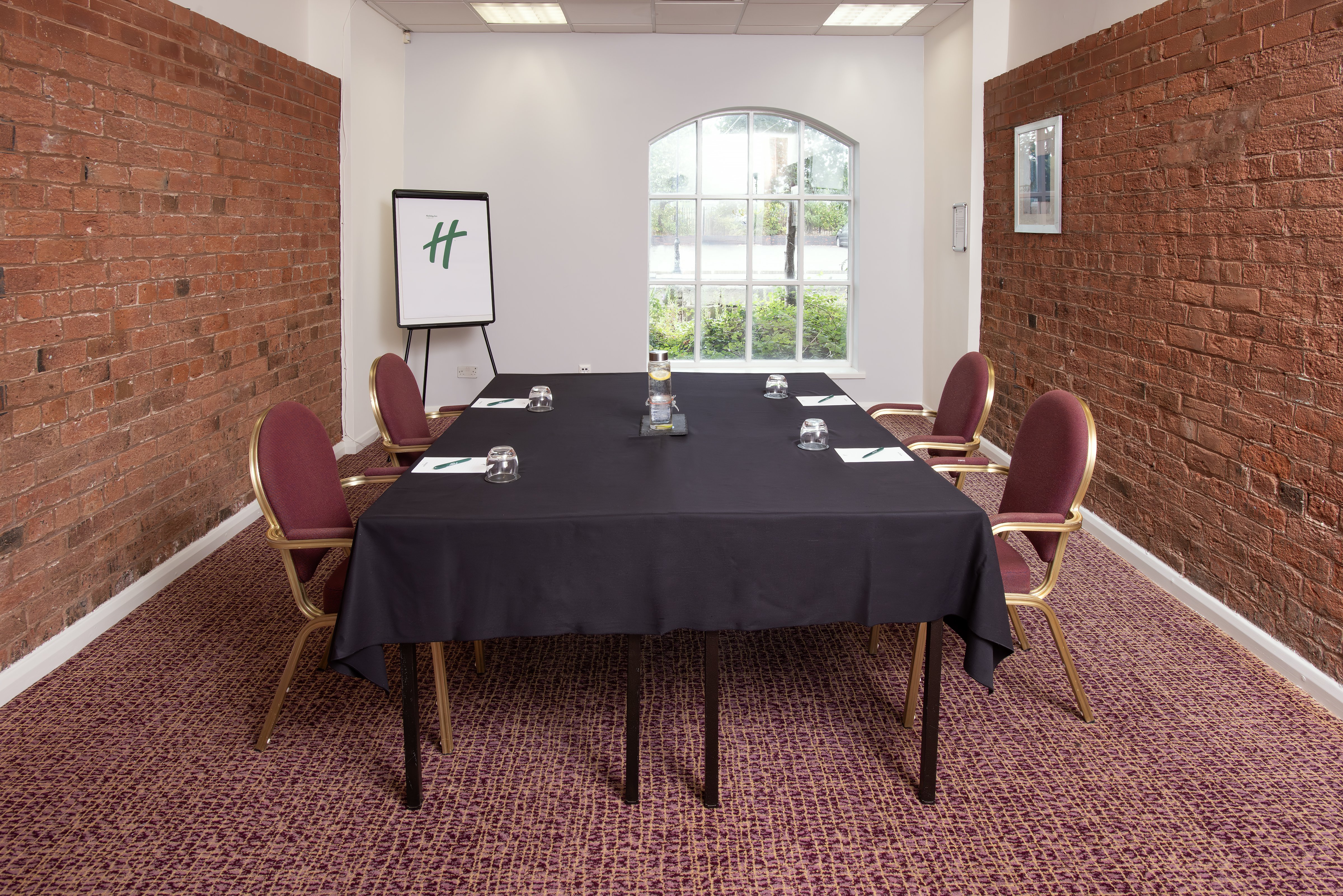 Holiday Inn Ellesmere Port Cheshire Oaks 41/48