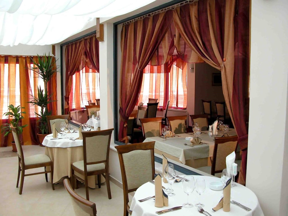 Legends Hotel 44/51