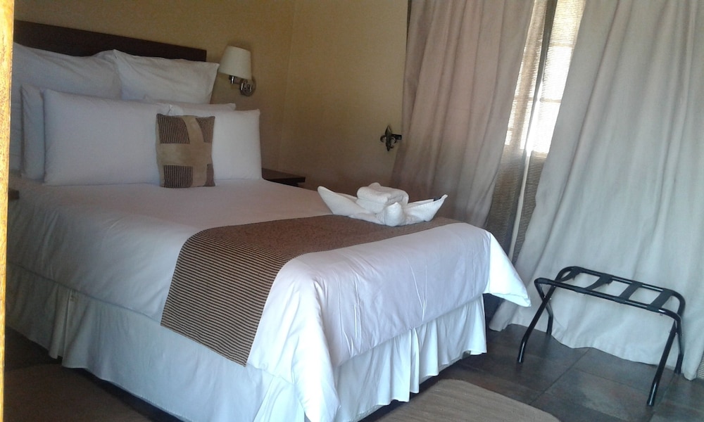 Adansonia Hotel 8/34