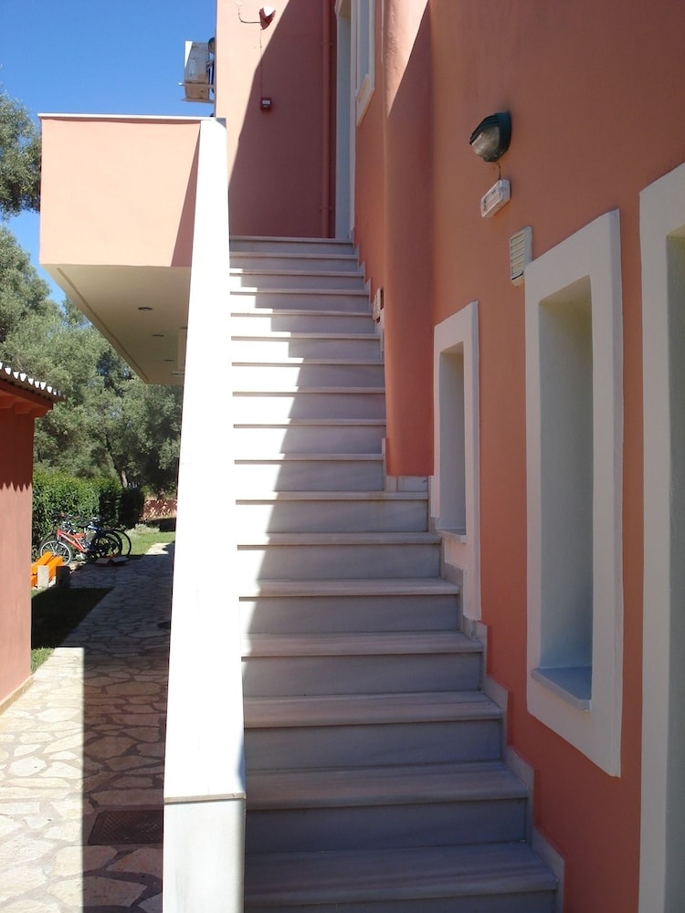 Ionian Breeze Studios 20/30