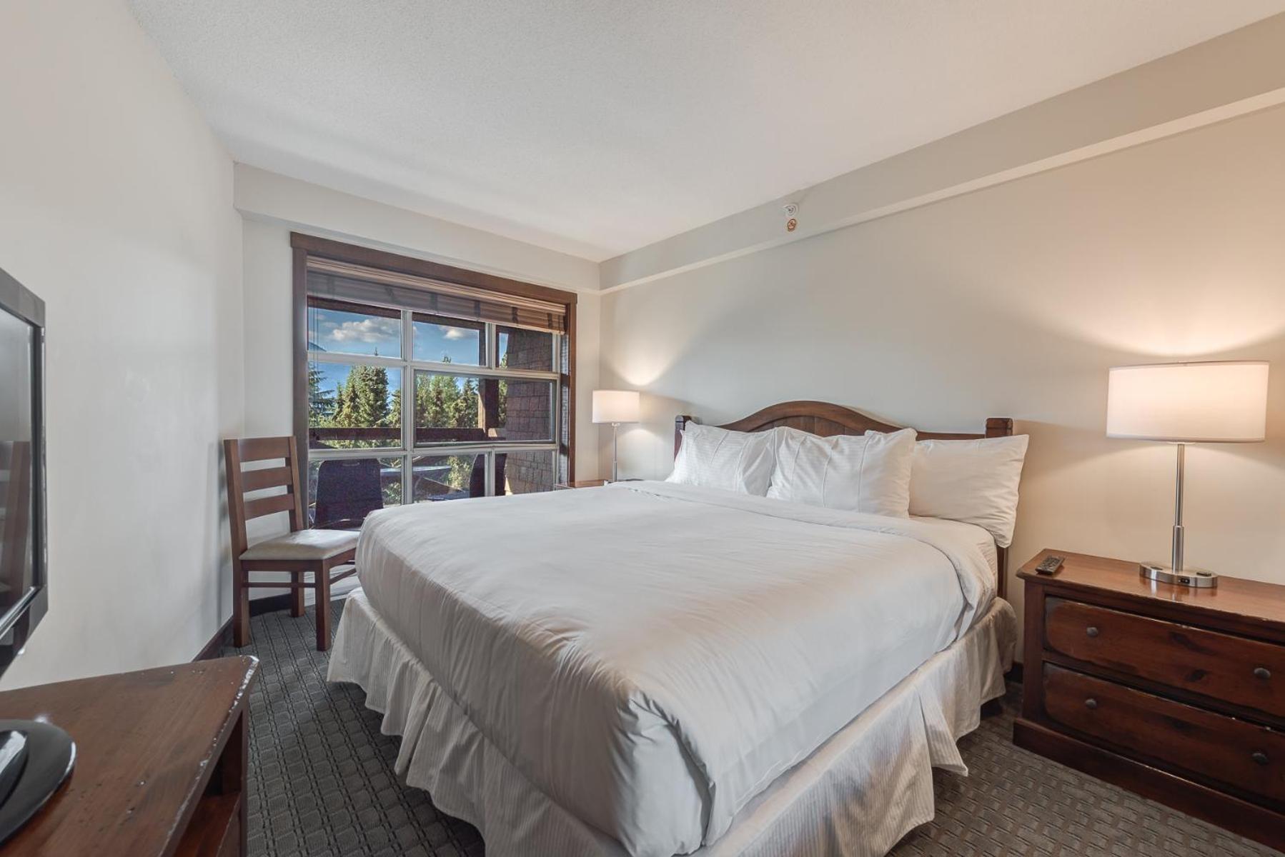 Suite, King Bed, Mountain View, Kitchen