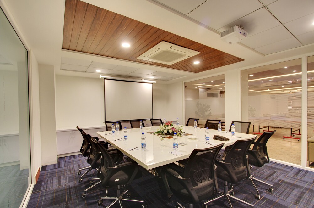 White Castle Corporate Residences 46/50