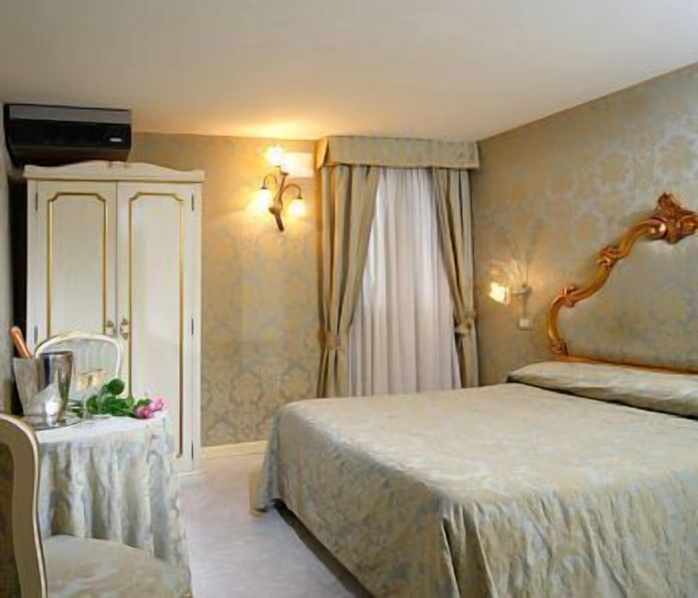 SUPERIOR, DOUBLE OR TWIN BED