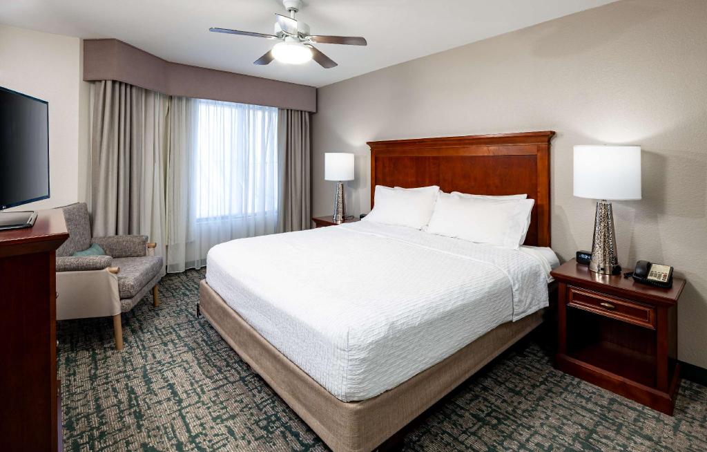 1 BEDROOM, SUITE, KING BED, PELOTON