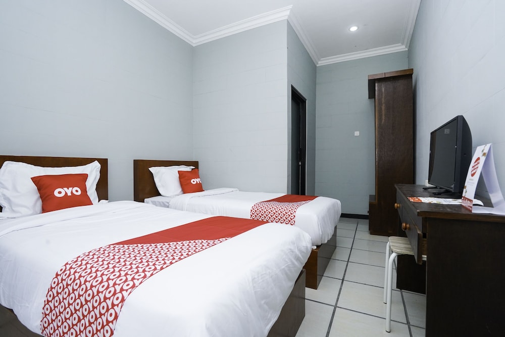 OYO 2493 Lotus Hotel Syariah 26/39