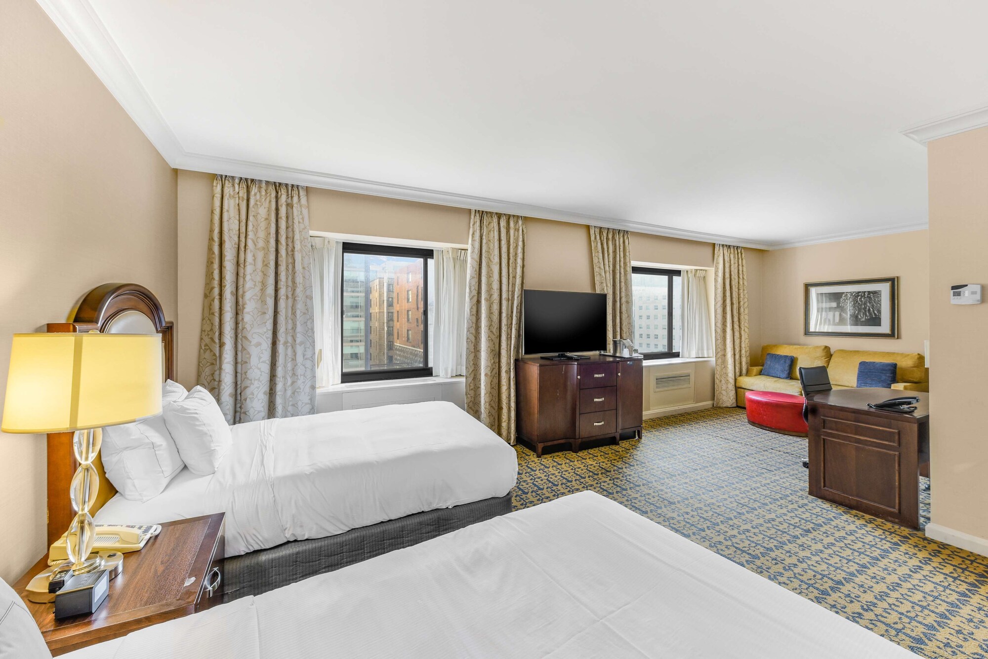 DELUXE, 2 DOUBLE BEDS