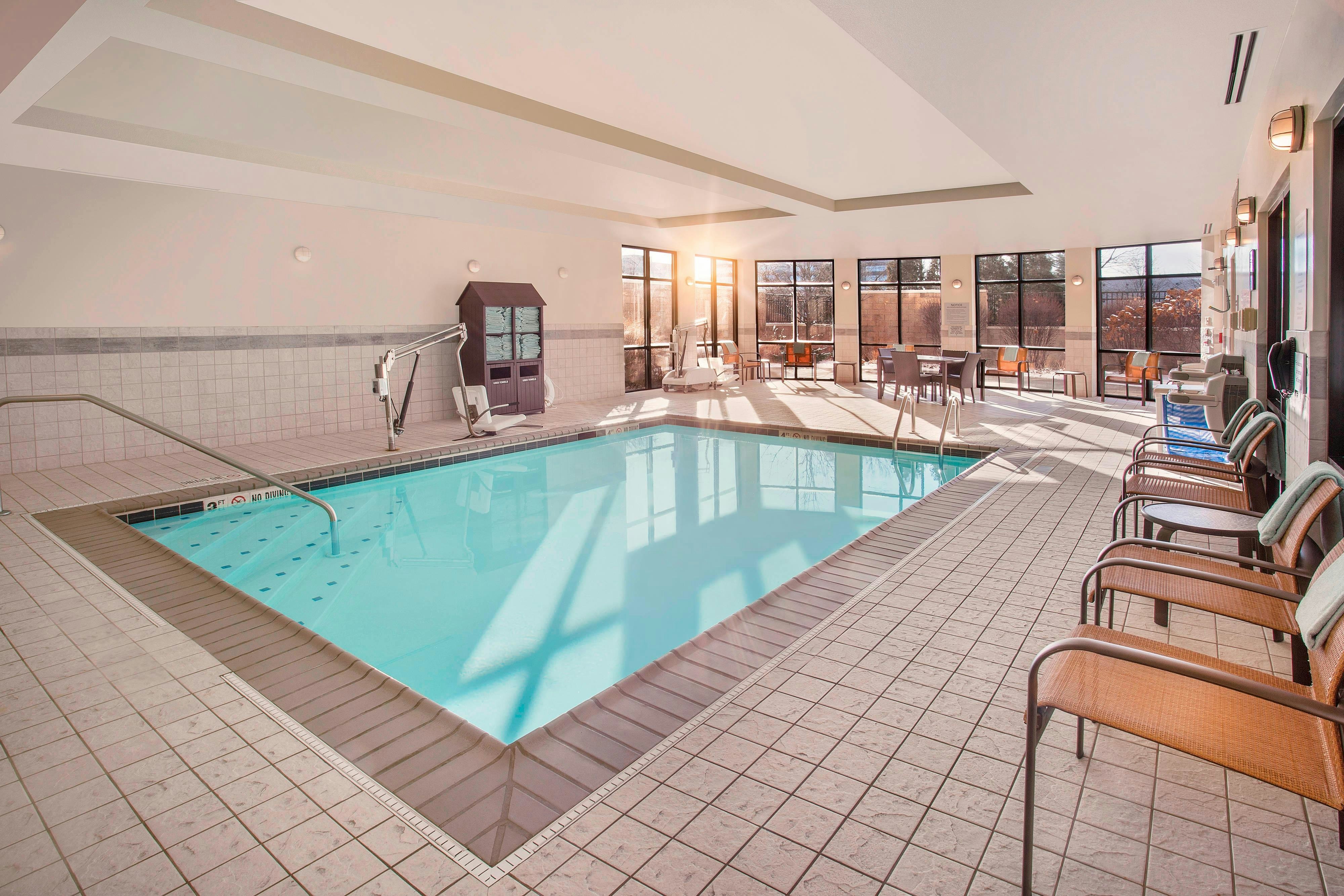 Courtyard by Marriott Chicago Schaumburg/Woodfield Mall 7/14