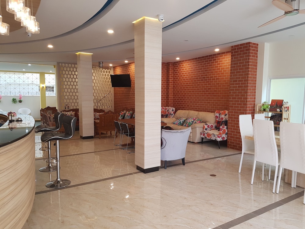 Happy Hostel 26/32