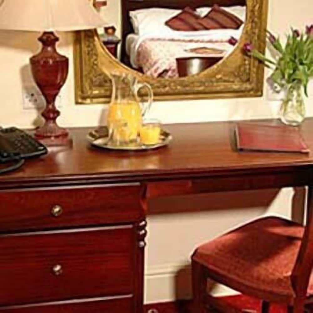 Taunton House Hotel 31/51