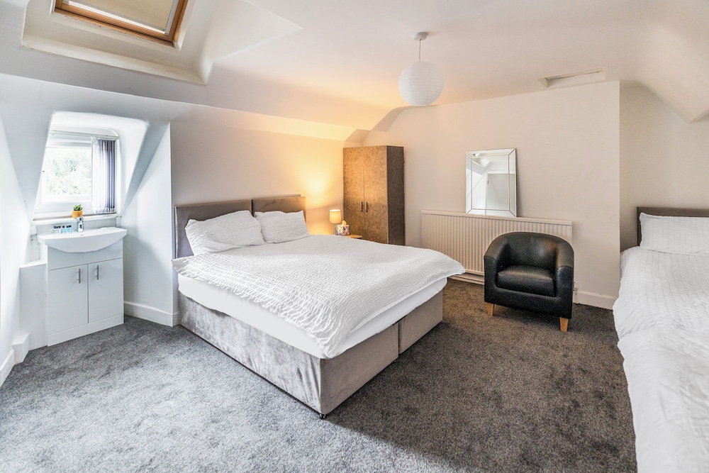OYO A Better Night Hotel Limited 7/50