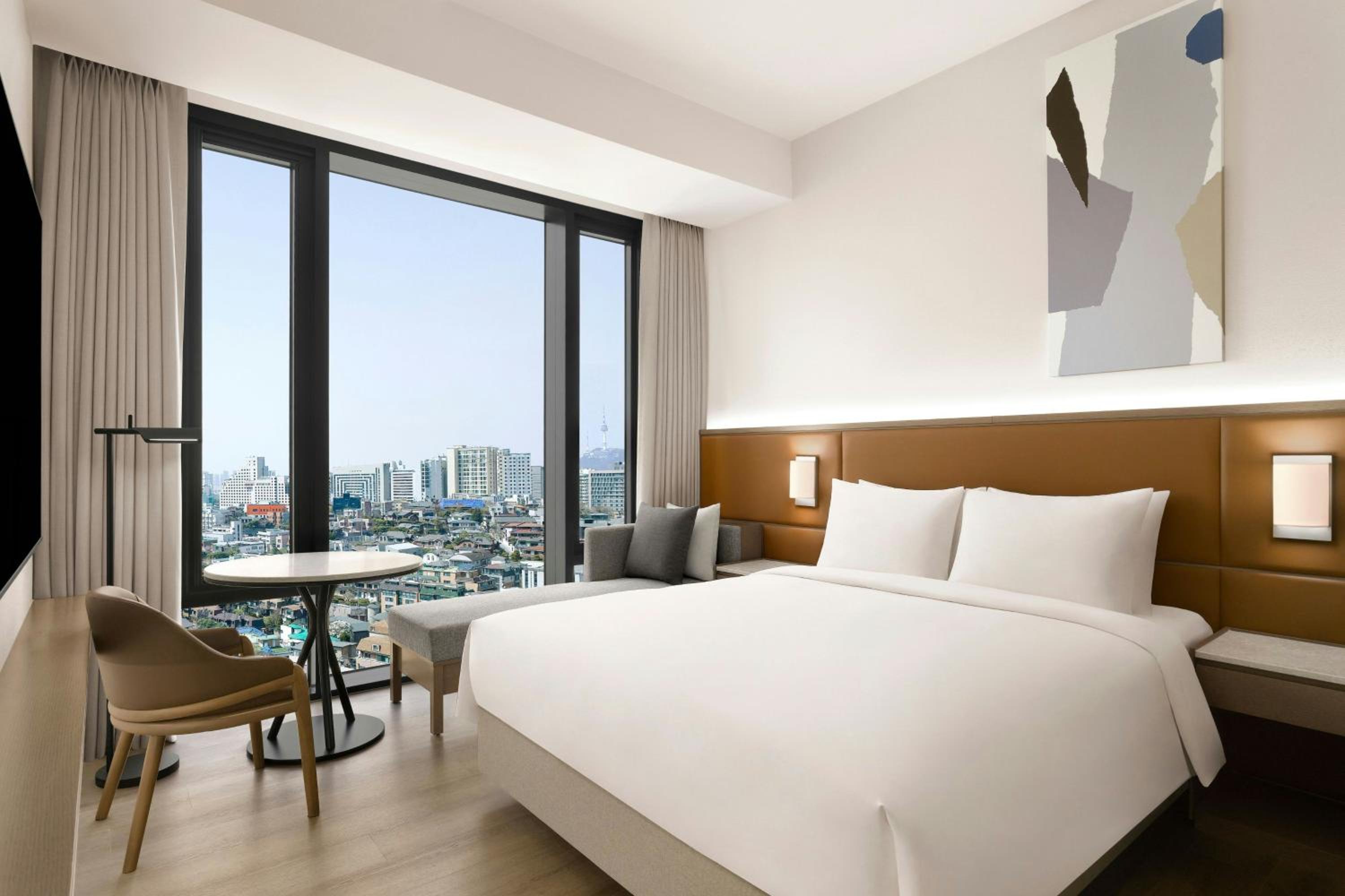 Room, Queen Bed, Skyline View، AC Hotel by Marriott Seoul Gangnam 2/4