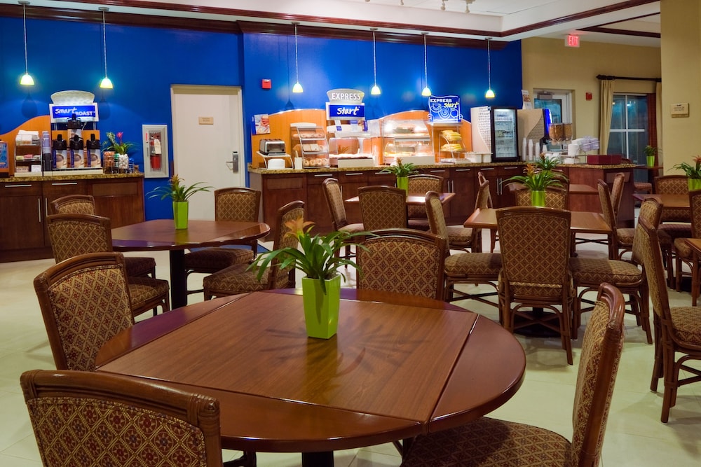 Holiday Inn Express and Suites Kendall 51/77