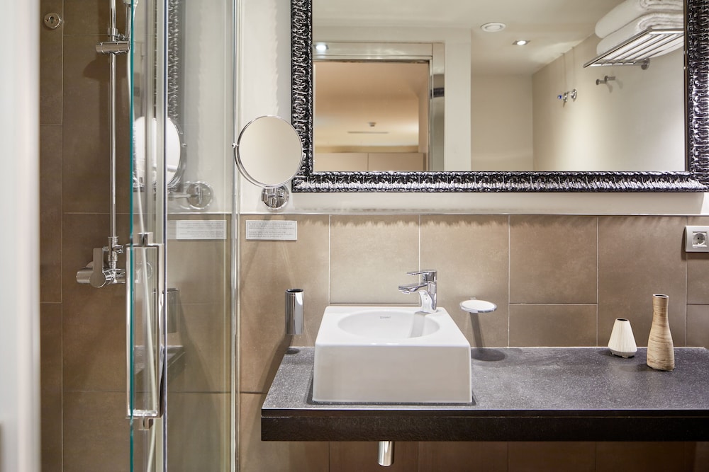 Vasanta Hotel Boutique 49/50