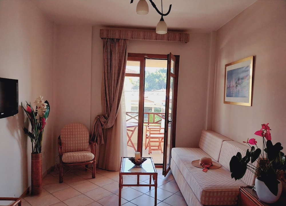 Paralio Hotel 14/50