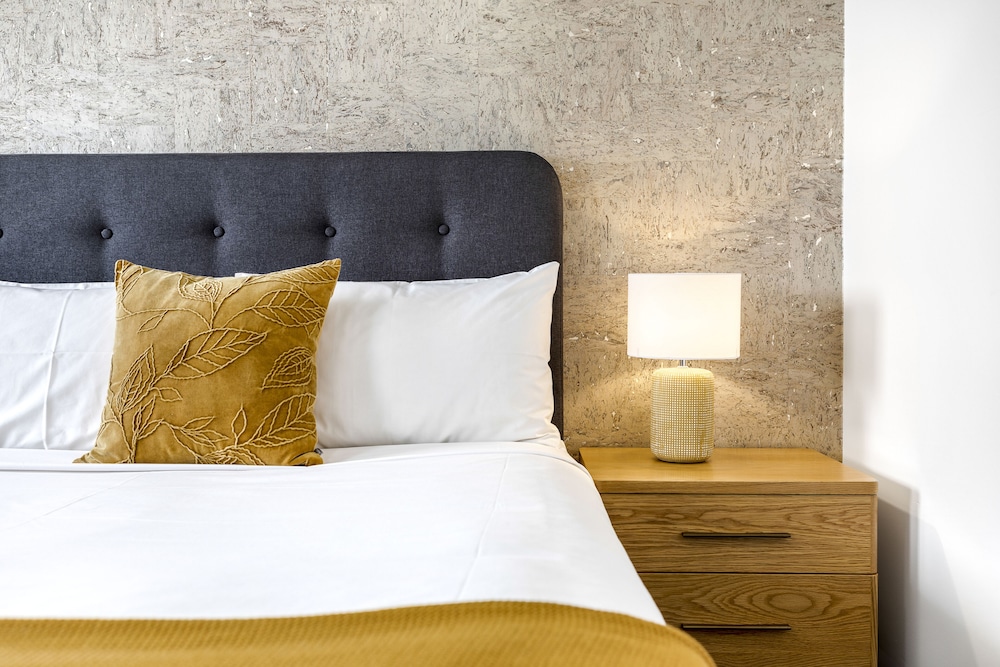 BERRY VILLAGE BOUTIQUE MOTEL 20/49