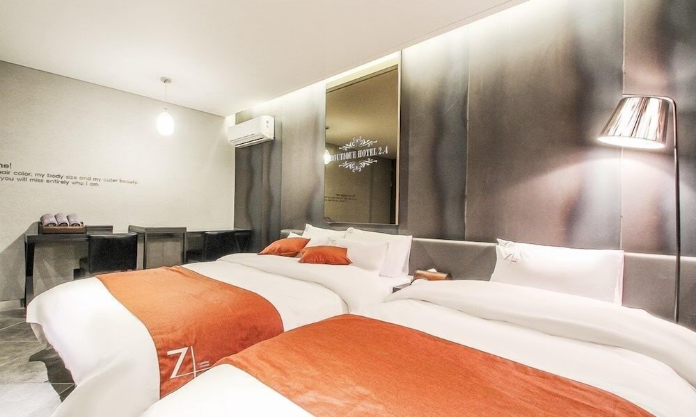 Hotel 2.4 9/50
