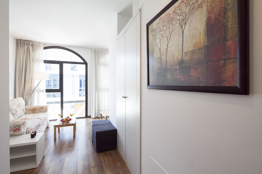 Inside Barcelona Apartments Sants 12/99