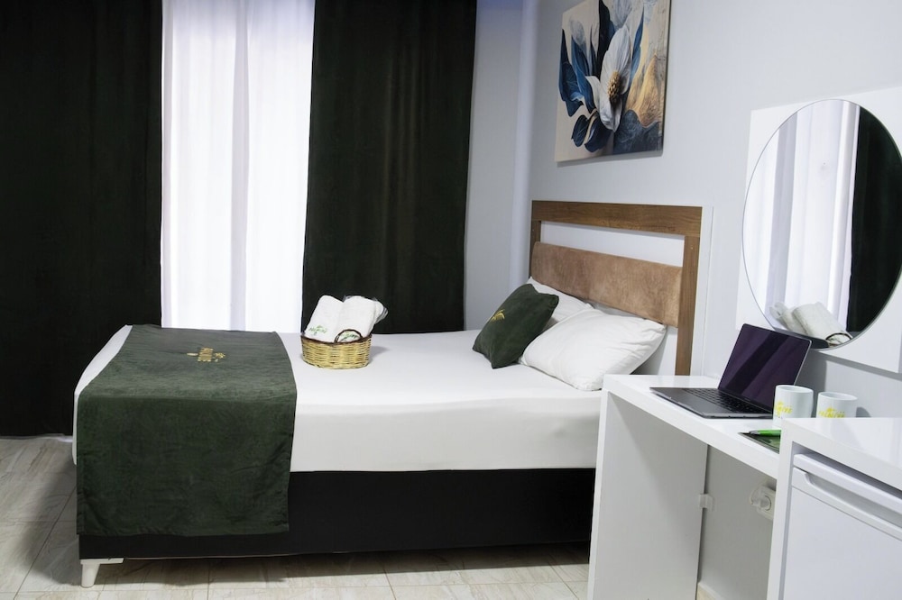 Palmiye Otel 2Kizkalesi 8/16