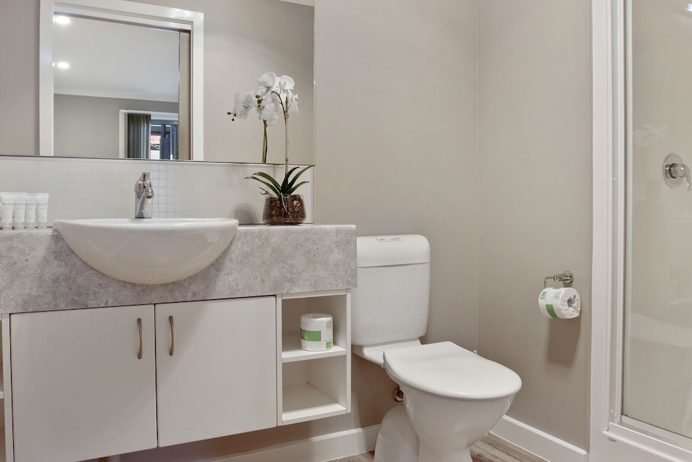 2 Bedrooms, Family, Villa, King and Queen Bed, Bay View, Sofa، Sea Foam Villas 7/8