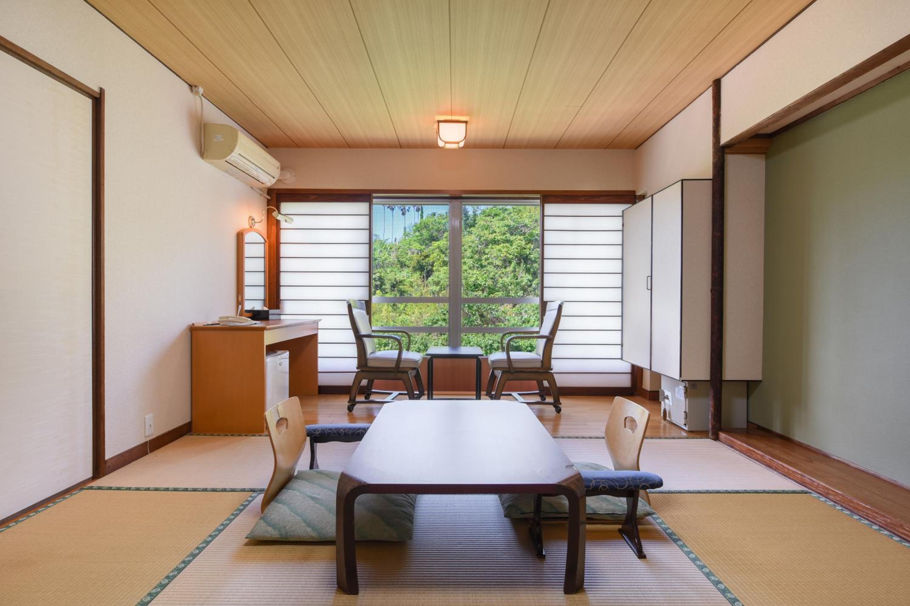 Japanese, 2 Futon Beds, Forest View