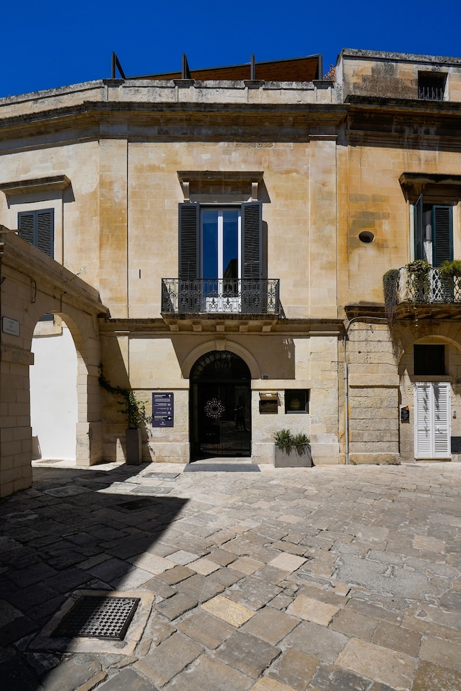Palazzo de Noha 91/94