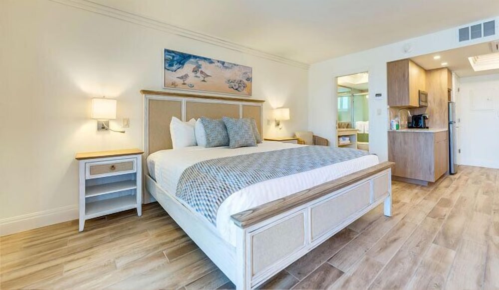 Pool, King Bed, Gulf View, Accessible
