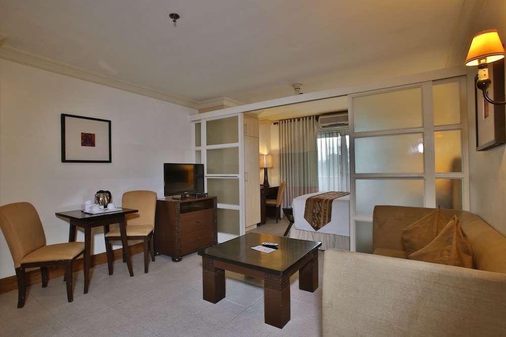 Crown Regency Suites Mactan 49/74