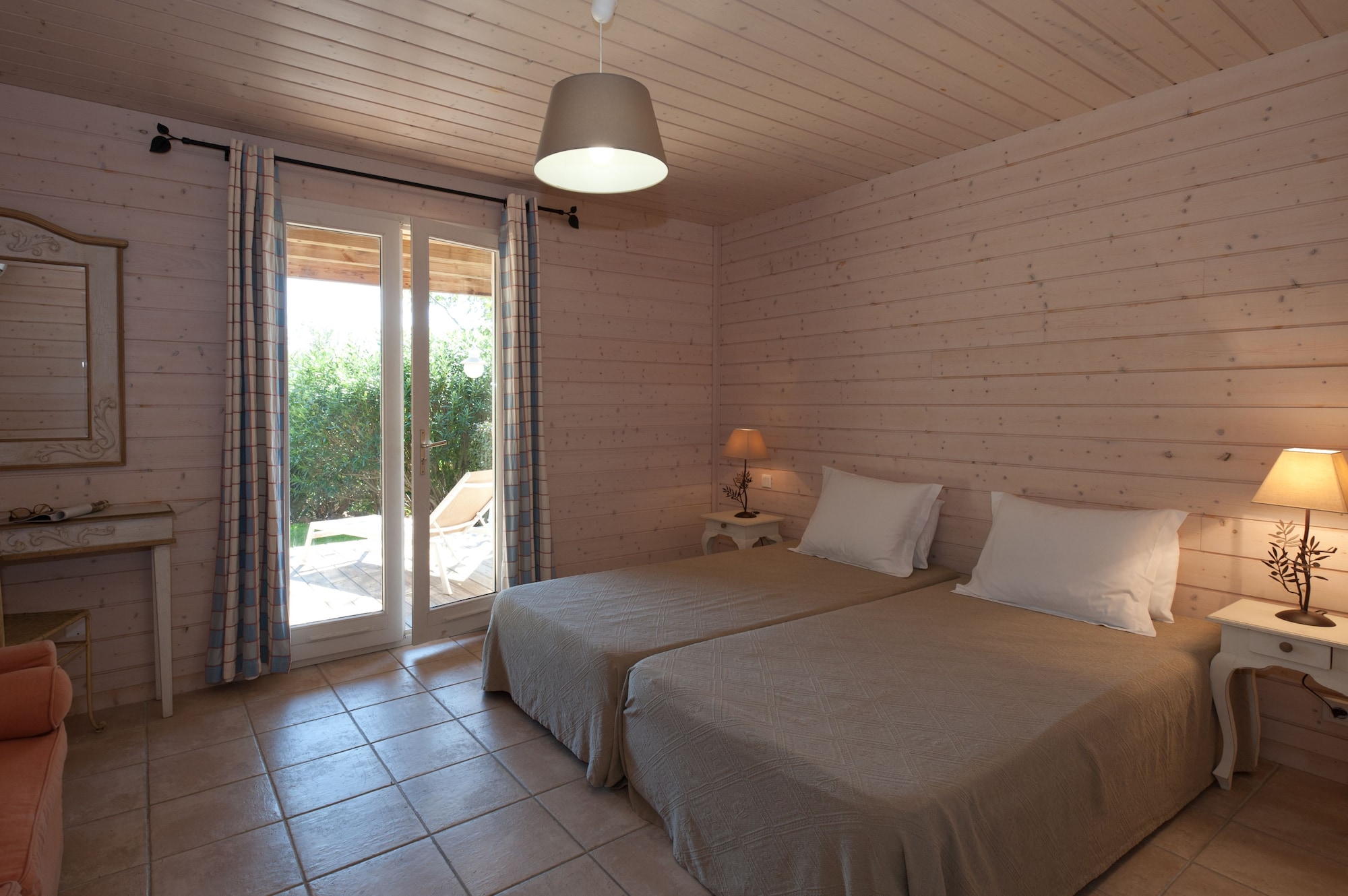 3 Bedrooms, Casita or Suite, 4 Beds, Queen Bed, Sofa, with Pool