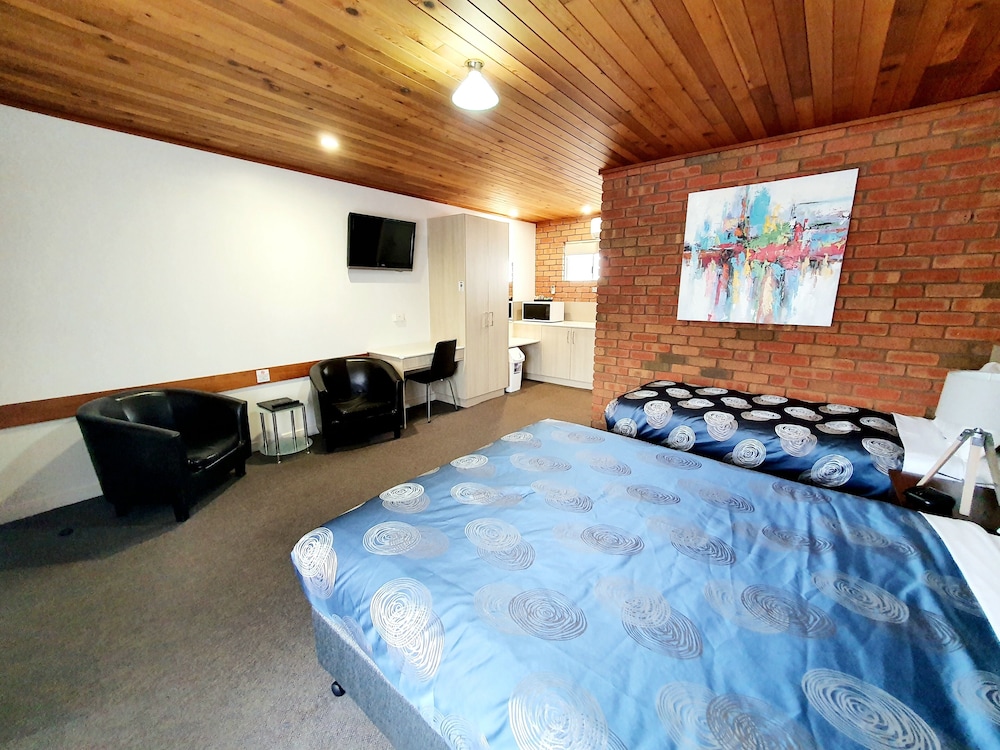 PORT CAMPBELL MOTOR INN 25/50