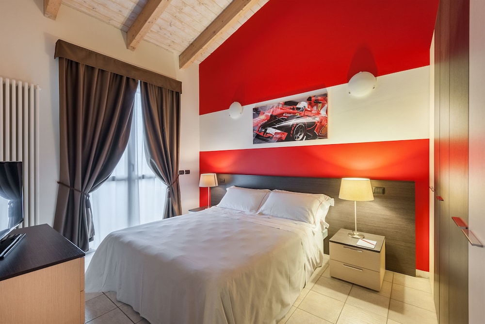 Maranello Village 24/70