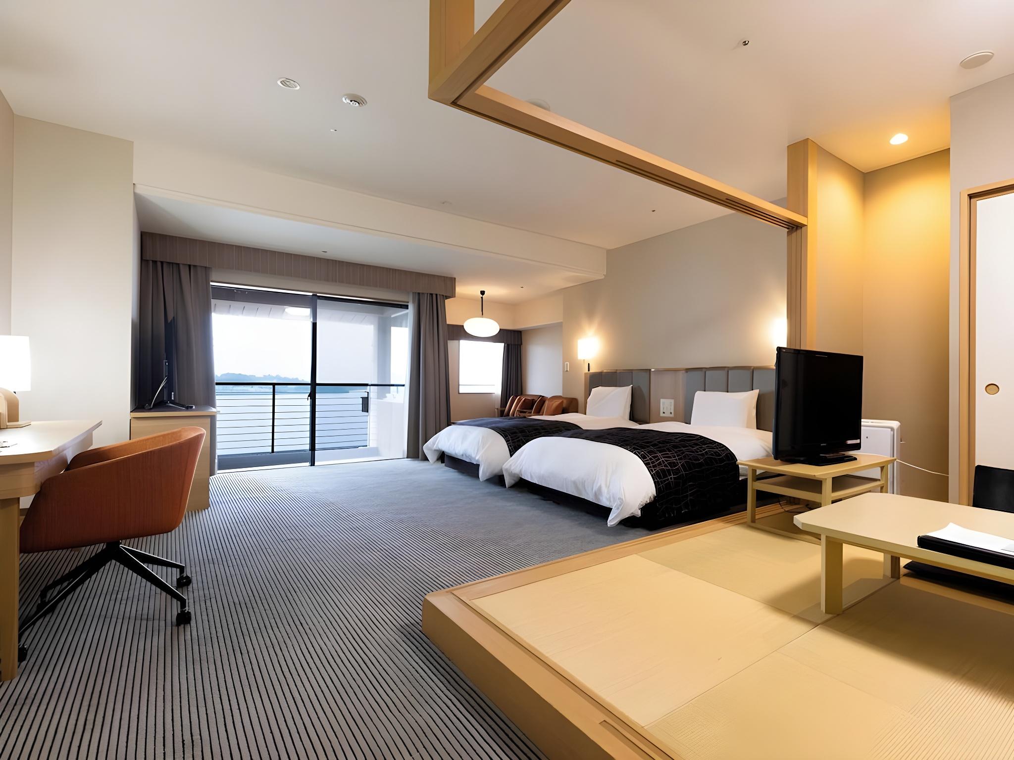 1 BEDROOM, SUPERIOR, LAKE VIEW