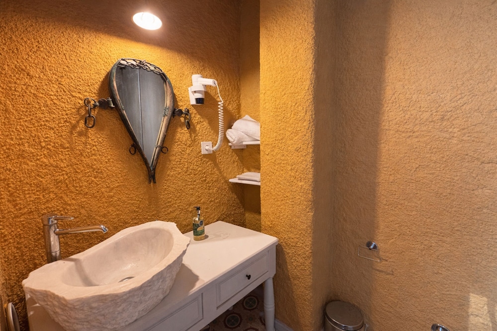 Kozanogluhan Boutique Hotel 44/45