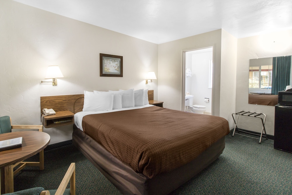 Town House Motel - Historic Old Town Eureka 21/37