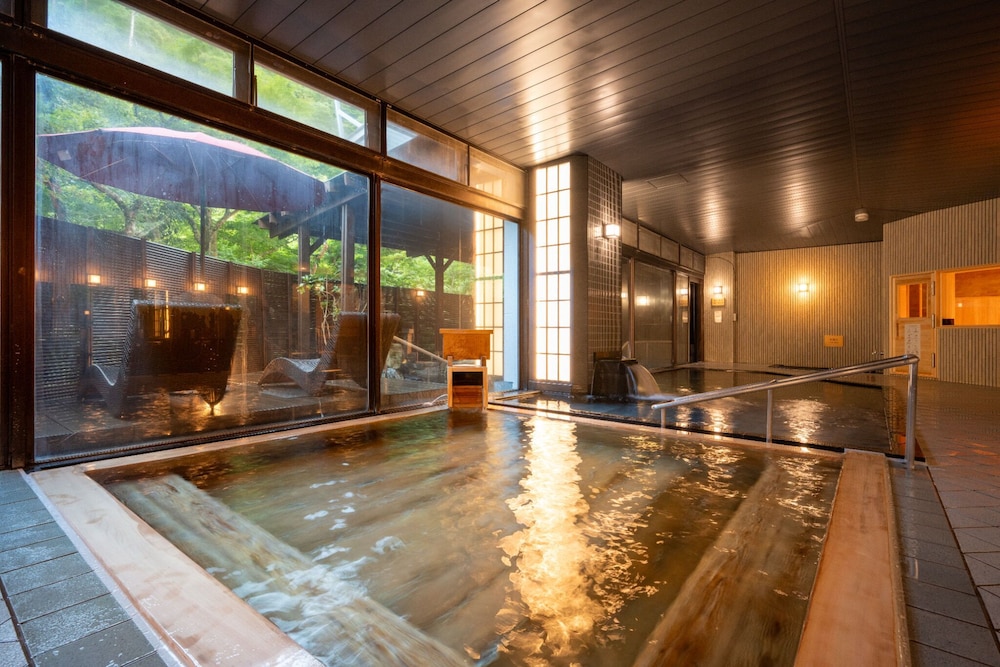 Royal Hotel Yamanaka Onsen Kajikaso 24/53