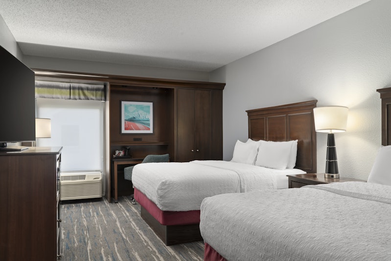 Hampton Inn & Suites Newport News (Oyster Point) 7/36