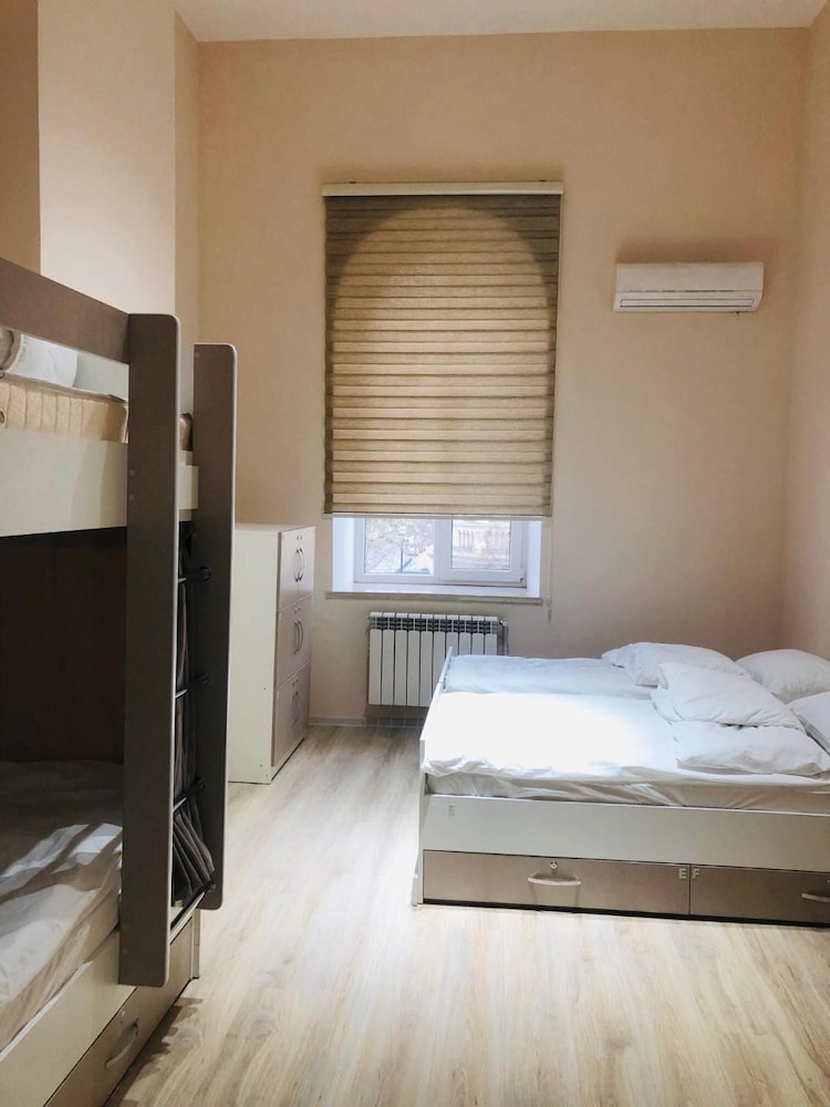 Travel Inn Hostel 12/42