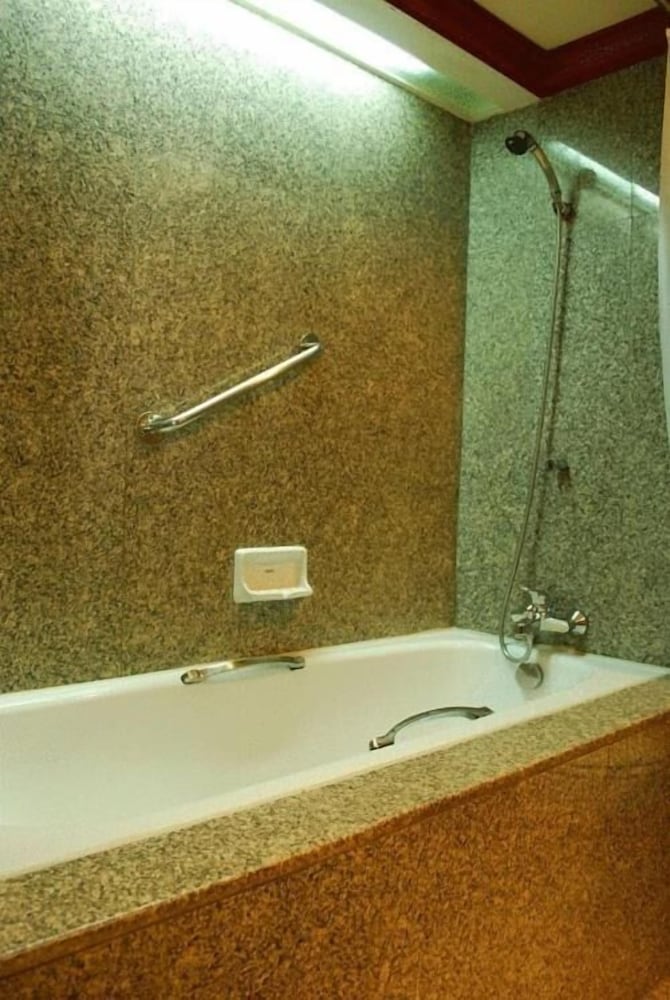 Charoenthani Khonkaen Hotel 51/56