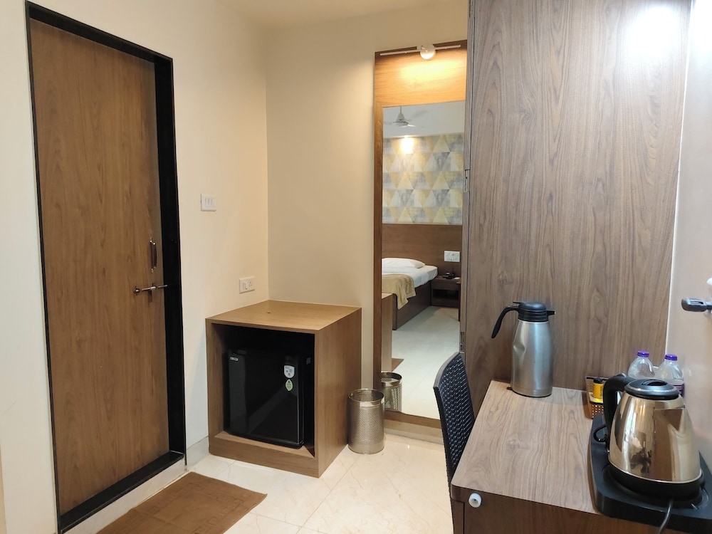 Hotel Shreyas 21/40