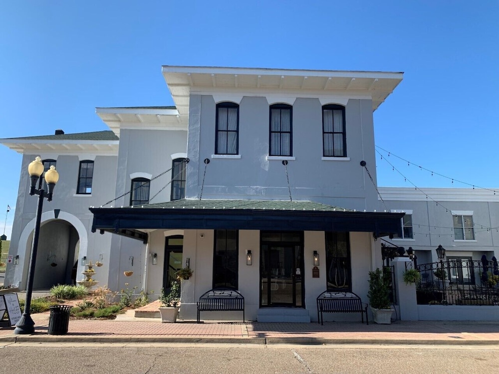 Greenville Inn Suites 7/67