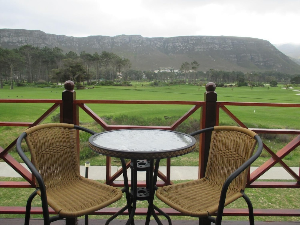 Mulligans Golf Lodge 22/38