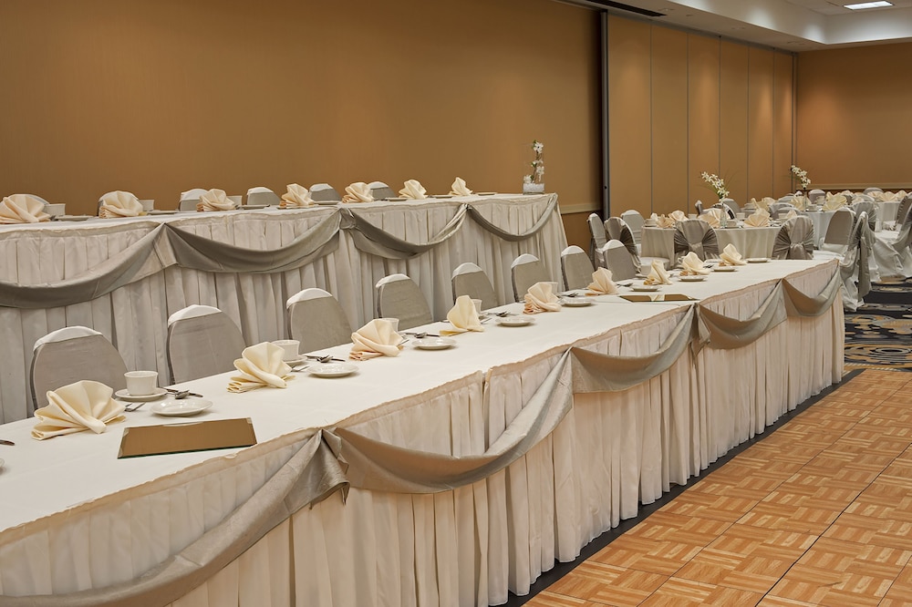 Grand Royal Hotel O Hare Chicago 23/27