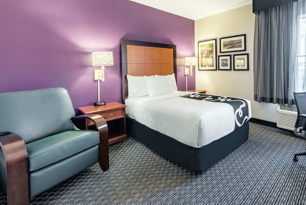 La Quinta Inn & Suites by Wyndham Naples East I-75 21/45